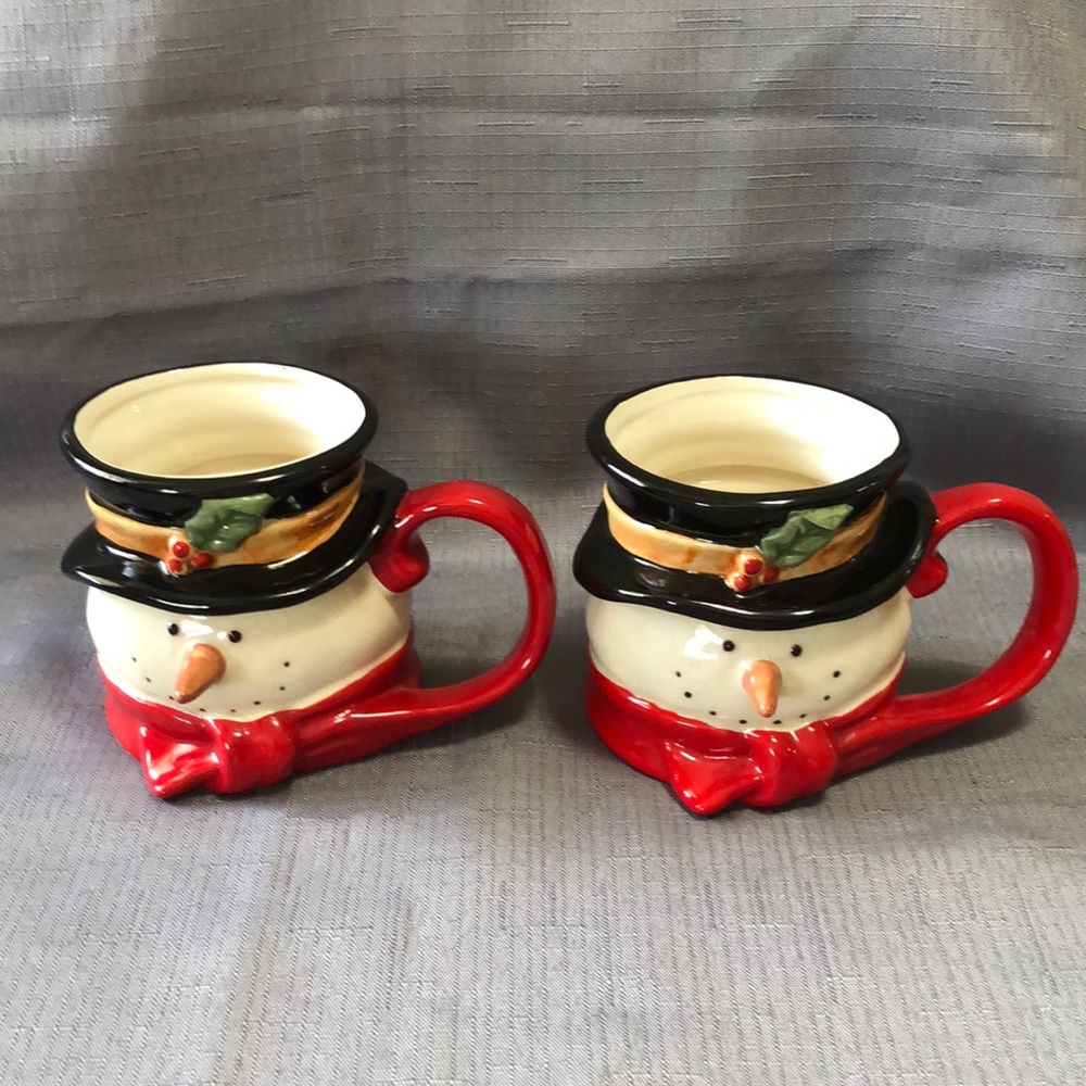 ⛄️EUC⛄️TWO COLLECTIBLE RUSS BERRIE SNOWMAN MUGS. LIKE NEW